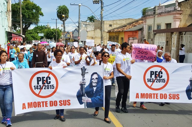 Famílias OSID e Martagão Gesteira ocupam as ruas da Cidade Baixa em defesa do SUS Famílias OSID e Martagão Gesteira ocupam as ruas da Cidade Baixa em defesa do SUS