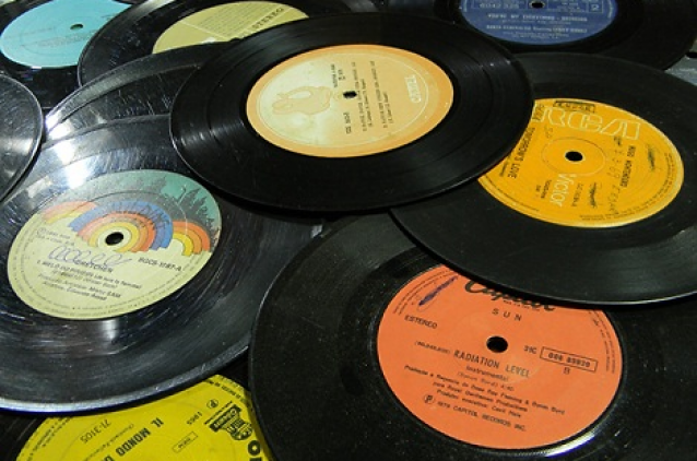 Centro de Convivência e CATA lançam campanha para arrecadação de discos de vinil Centro de Convivência e CATA lançam campanha para arrecadação de discos de vinil