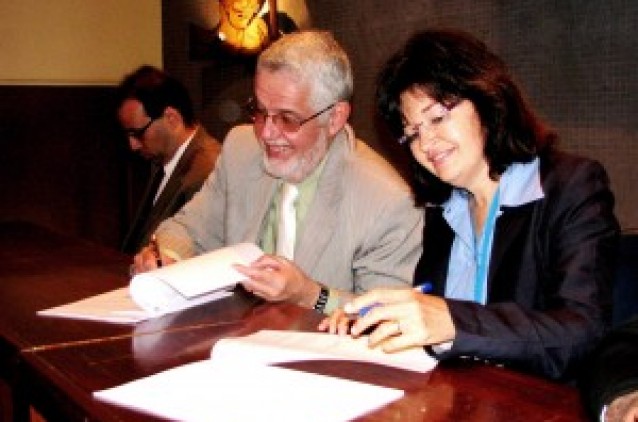 SESAB e Obras Sociais Irmã Dulce assinam contrato para repasse de verbas do SUS SESAB e Obras Sociais Irmã Dulce assinam contrato para repasse de verbas do SUS