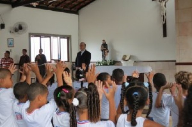 Escola de Irmã Dulce recebe visita de Dom Murilo Escola de Irmã Dulce recebe visita de Dom Murilo