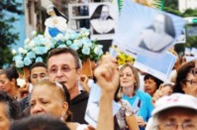 Emoção e fé nos 99 anos do Anjo Bom Emoção e fé nos 99 anos do Anjo Bom