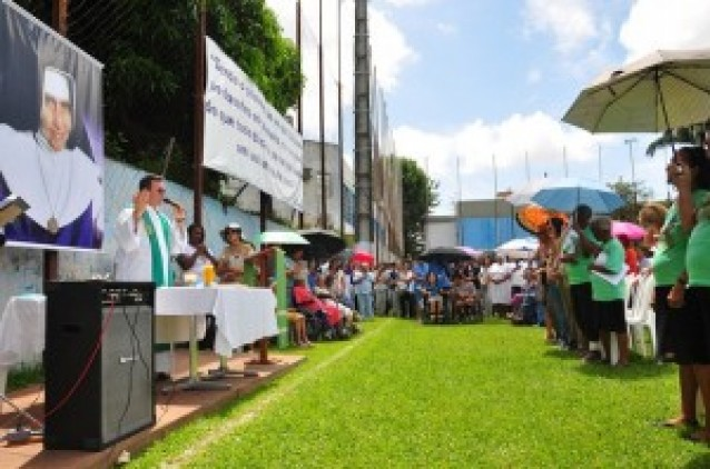 Missa campal marca início da construção da Unidade de Radioterapia das Obras Sociais Irmã Dulce Missa campal marca início da construção da Unidade de Radioterapia das Obras Sociais Irmã Dulce